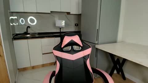 Leya Leen online show from November 3, 4:22 pm