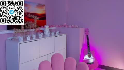 leylamirage online show from February 21, 2:40 pm