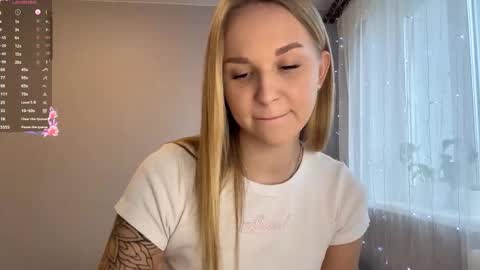 Mia online show from December 2, 11:23 am