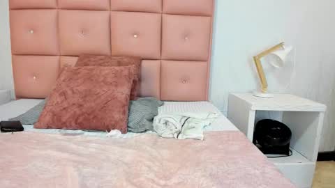 lhiamfitt online show from November 14, 5:51 am