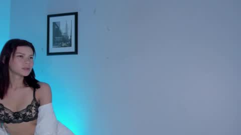 lia online show from February 3, 9:40 pm