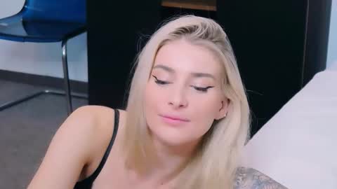 Lia online show from February 18, 9:41 am