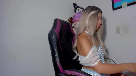 liajohnnson online show from January 8, 5:00 am