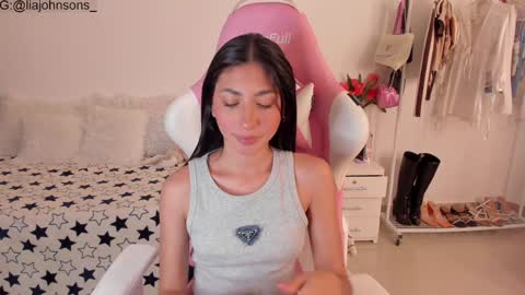 Lia Johnsons online show from December 8, 4:25 am