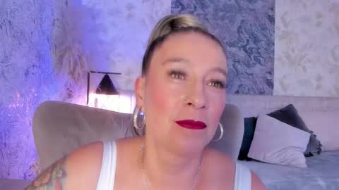 Lian online show from November 19, 7:58 pm