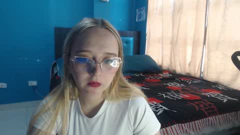 Lia Roberts online show from October 6, 12:00 pm