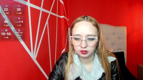 Lia Roberts online show from December 21, 11:33 am