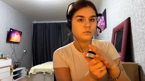 Anna online show from December 5, 4:41 pm