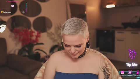 likaaberry online show from October 29, 6:10 pm