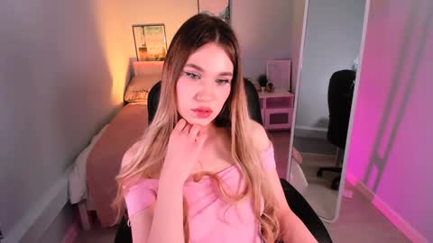  Caroline  follow me  online show from December 6, 1:55 pm