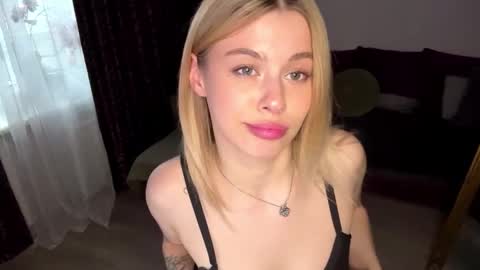 Elisa  online show from September 11, 1:55 pm