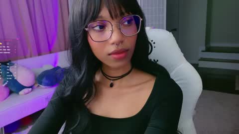 Snapshot of lileviemarie chatting on February 13, 2:23 am evie online show from February 13, 2:23 am