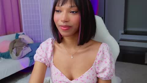 Snapshot of lileviemarie chatting on March 12, 12:53 am evie online show from March 12, 12:53 am