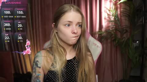 Lili online show from October 31, 6:12 pm