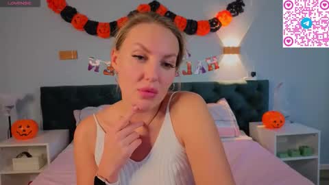 Lili online show from October 27, 7:59 am