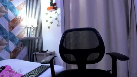 Snapshot of lili_pinki chatting on October 15, 7:22 am lili_pinki online show from October 15, 7:22 am
