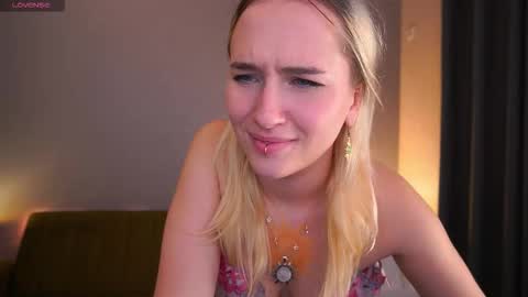 lilielfie online show from November 2, 8:45 pm