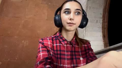 Snapshot of lilihalvorsen chatting on September 10, 9:59 pm Lina online show from September 10, 9:59 pm