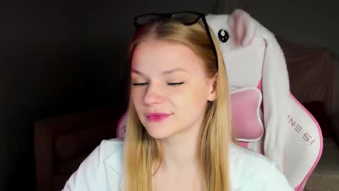 lilitrosen online show from November 16, 6:15 am