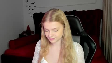 lilitrosen online show from November 4, 6:46 pm