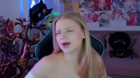 lilitrosen online show from October 28, 6:57 pm