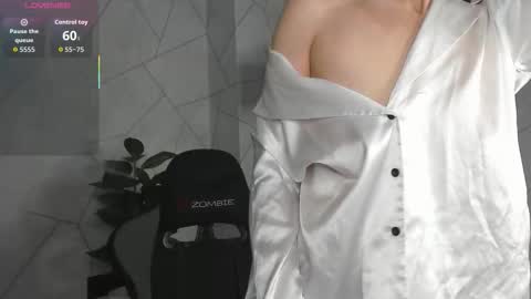 lillian_white1 online show from November 14, 11:49 pm