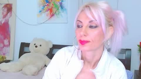 Lara online show from December 5, 3:28 am