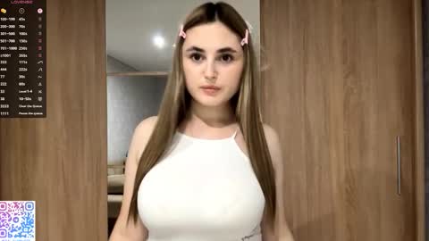 Amelia online show from December 18, 8:02 pm