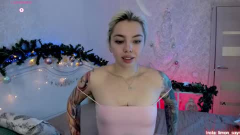 LilliMoore online show from December 16, 2:06 am