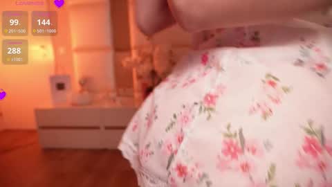 Lilly Colins online show from November 24, 8:44 pm