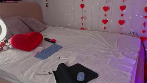 lilly_lux online show from February 18, 3:00 pm