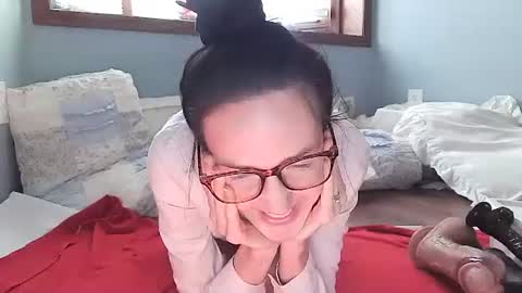 Snapshot of lilrosiedoll chatting on February 23, 5:23 pm Lilrosiedoll online show from February 23, 5:23 pm