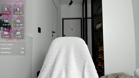 LILY online show from March 10, 8:34 pm