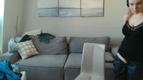 Lily dollyx online show from November 15, 10:16 am