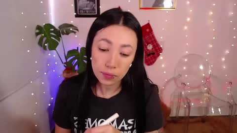 just lily online show from December 3, 9:34 pm