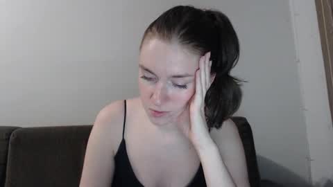 lily_love_x online show from December 4, 11:49 pm