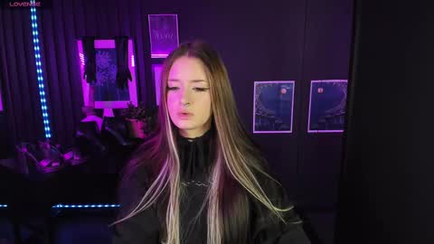 Lily online show from February 10, 1:55 pm