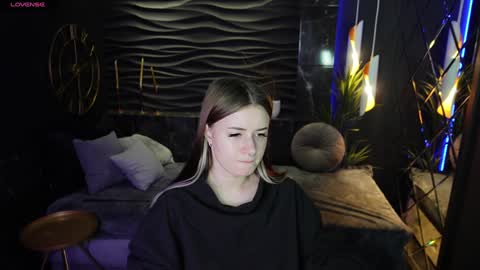 Lily online show from February 1, 6:54 am