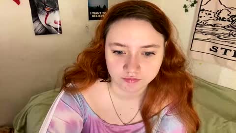 Snapshot of lily_shamy chatting on December 3, 10:37 am Alice online show from December 3, 10:37 am