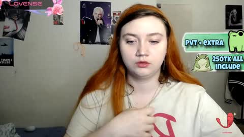 Snapshot of lily_shamy chatting on February 2, 2:45 pm Alice online show from February 2, 2:45 pm