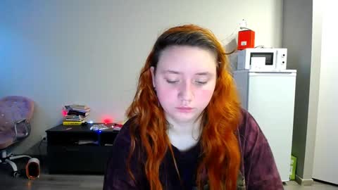 Snapshot of lily_shamy chatting on December 21, 7:35 am Alice online show from December 21, 7:35 am