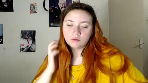 Snapshot of lily_shamy chatting on December 29, 2:27 am Alice online show from December 29, 2:27 am