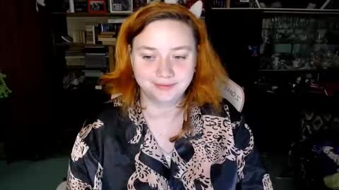 Snapshot of lily_shamy chatting on November 1, 6:34 pm Alice online show from November 1, 6:34 pm