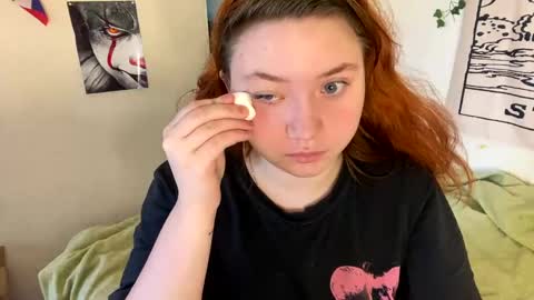 Snapshot of lily_shamy chatting on December 11, 8:58 am Alice online show from December 11, 8:58 am