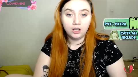 Snapshot of lily_shamy chatting on March 1, 11:04 pm Alice online show from March 1, 11:04 pm