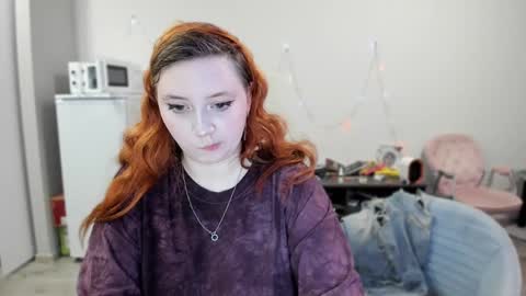 Snapshot of lily_shamy chatting on December 17, 11:27 pm Alice online show from December 17, 11:27 pm