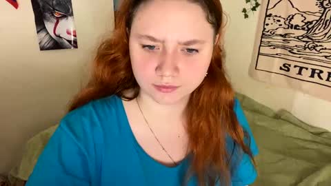 Snapshot of lily_shamy chatting on December 5, 5:17 pm Alice online show from December 5, 5:17 pm