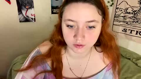 Snapshot of lily_shamy chatting on December 4, 1:09 pm Alice online show from December 4, 1:09 pm