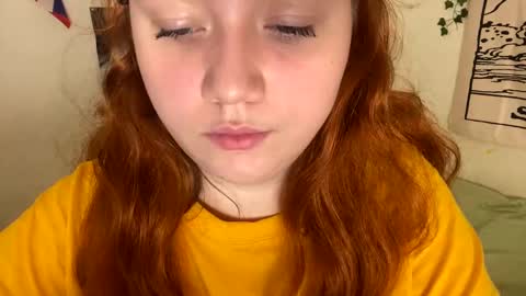 Snapshot of lily_shamy chatting on December 9, 8:54 pm Alice online show from December 9, 8:54 pm