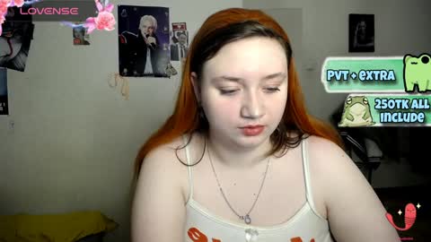 Snapshot of lily_shamy chatting on February 6, 5:19 pm Alice online show from February 6, 5:19 pm